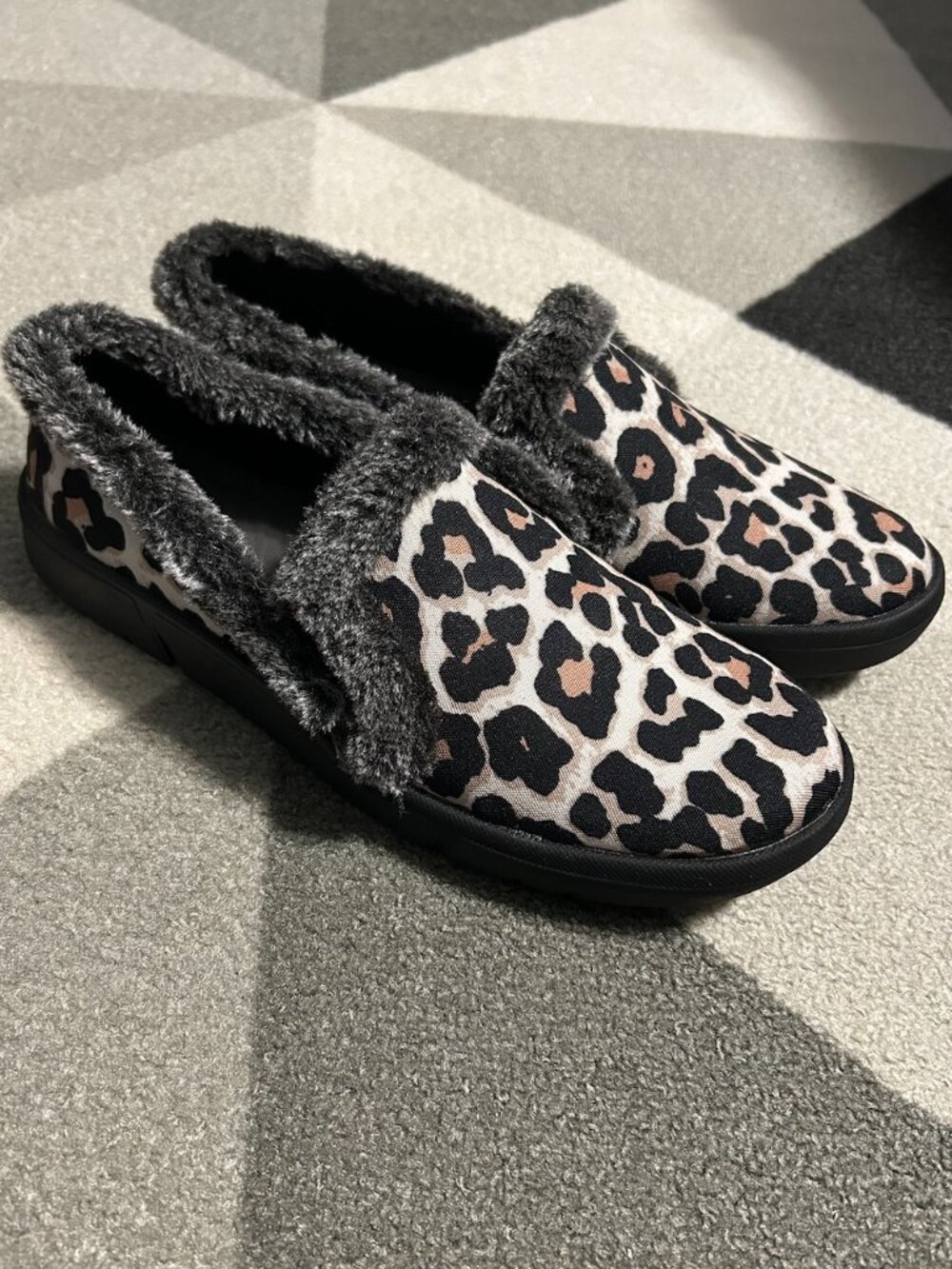 BareTraps Becky Furry Animal/Leopard Print Transitional Slip-On Shoes Women's 9W